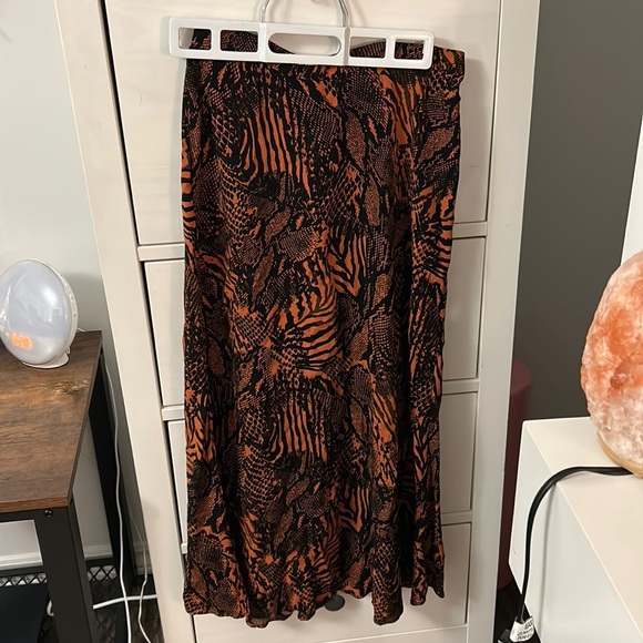 ARITZIA Wilfred MIDI Skirt Size 0 - Picture 1 of 4